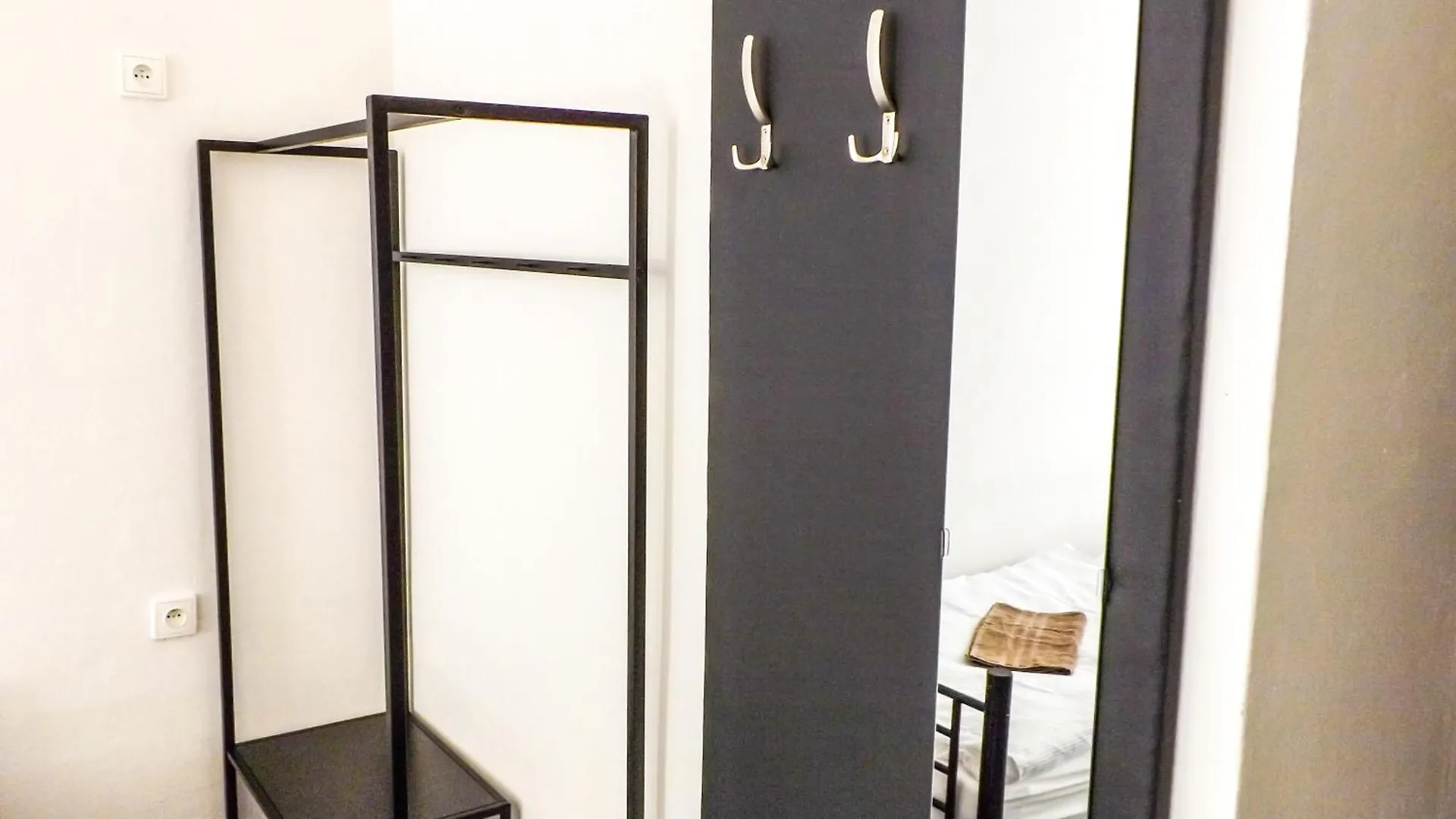Small Nice Room D5 Praha 0*,  Česká republika